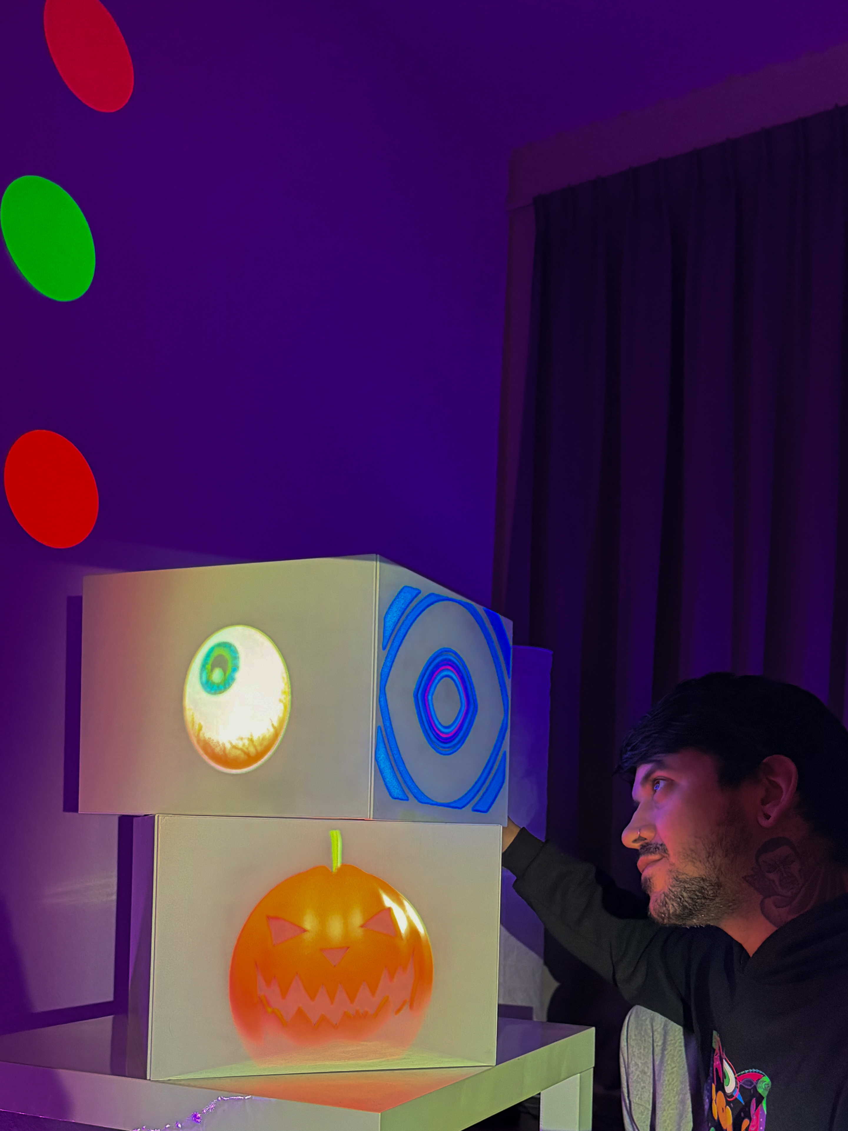Live projection mapping in real space